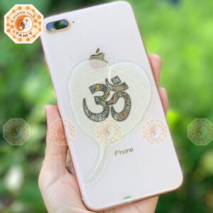 Lá Bồ Đề Thư Pháp - Chữ Om (Mẫu 1)