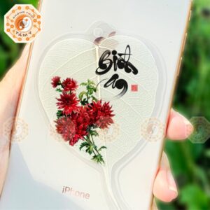 Lá Bồ Đề Thư Pháp Chữ Bình An Hình Hoa Cúc Đỏ