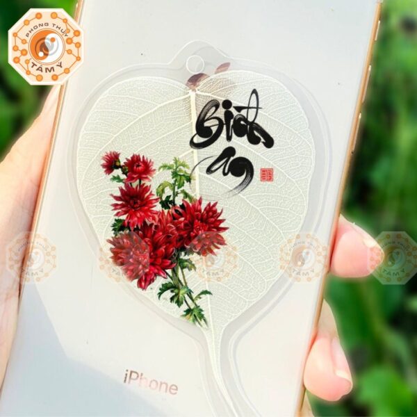 Lá Bồ Đề Thư Pháp Bình An Hoa Cúc Đỏ